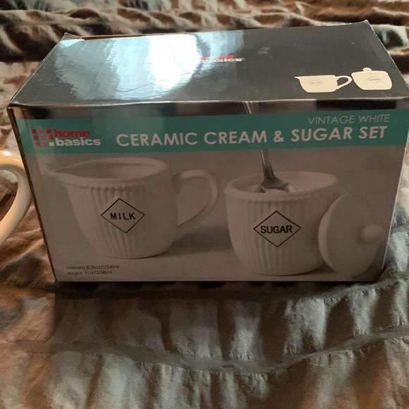 Ceramic cream and sugar set, never used would make a terrific gift - Picture 5 of 5